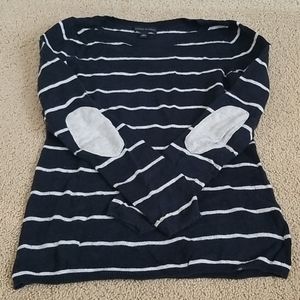 3/$20🎉 Navy striped sweater w/elbow patches